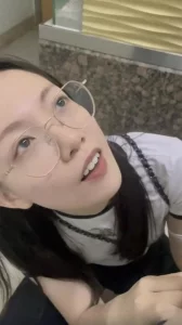 护士女友在单位给我口爆！下班回家迫不及待让我操他