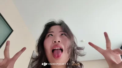 女友做爱非常高兴，忍不住比个耶，庆祝一下(电报已更新)